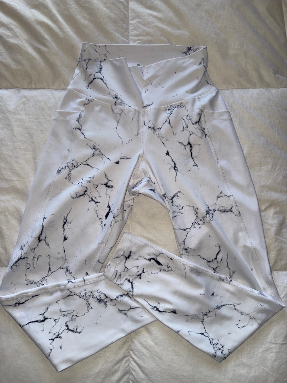 NWOT Buff Bunny white marble Rosa legging size SMALL